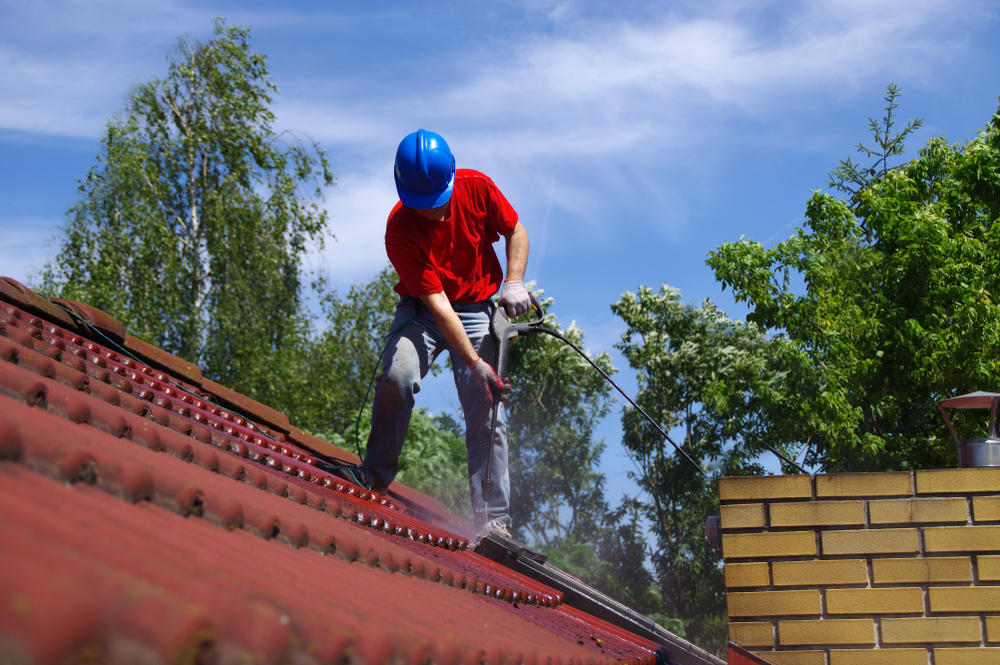 The benefits of hiring a professional roof cleaning company to clean your roof