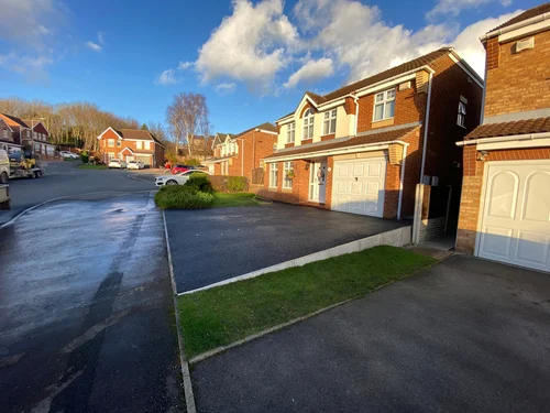 House and driveway on a residential street
