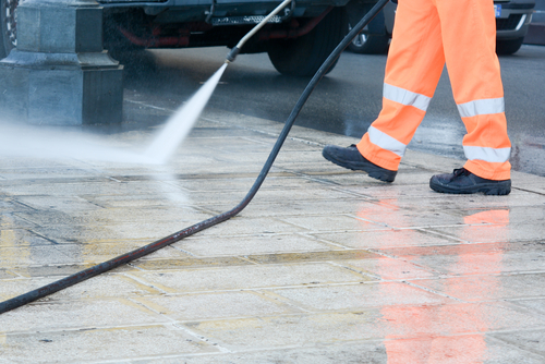 Driveway Cleaning: When to do it yourself and when to call the Professionals
