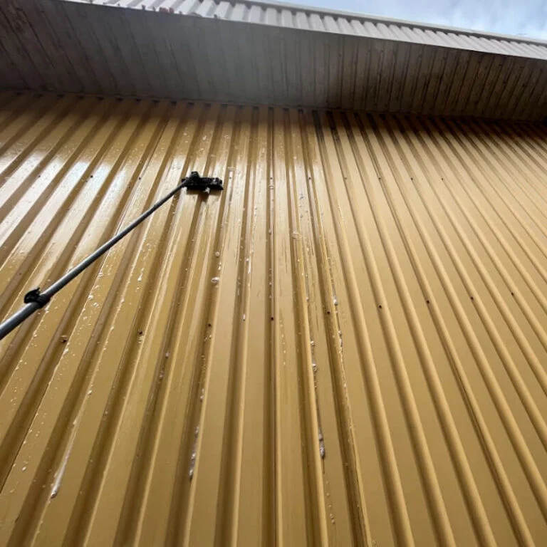 Cleaning the ribbed cladding on a commercial building